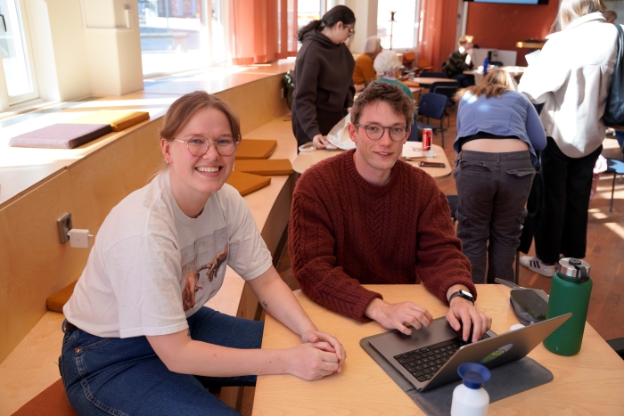 Studenterna Caroline Van Rijckevorsel och Florian Dick hade kommit för att lyssna på JU LIVE.
